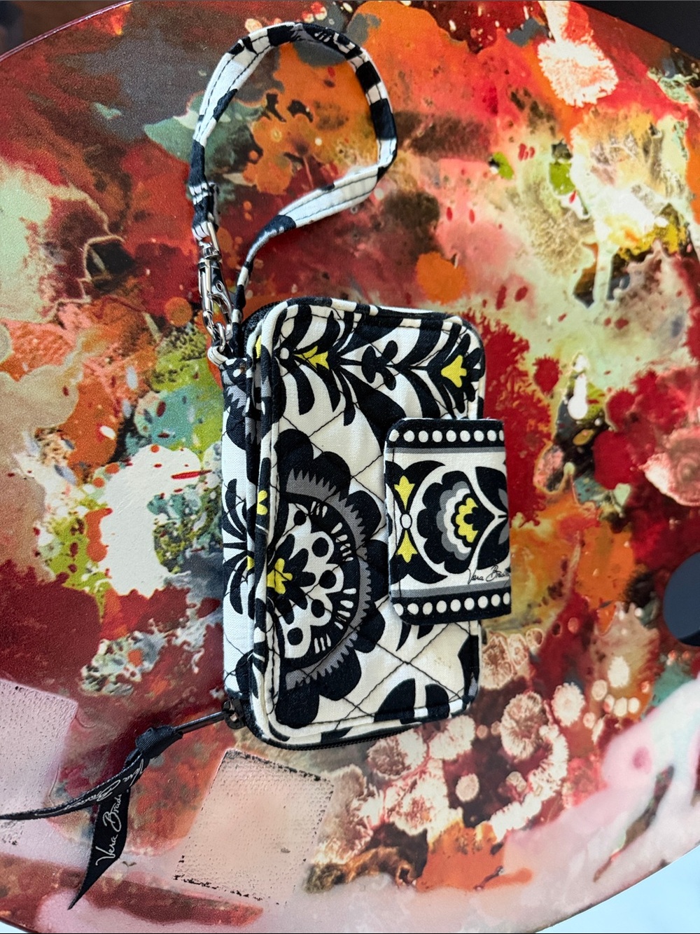 Vera Bradley Black & White Quilted "Fanfare" pattern Wristlet